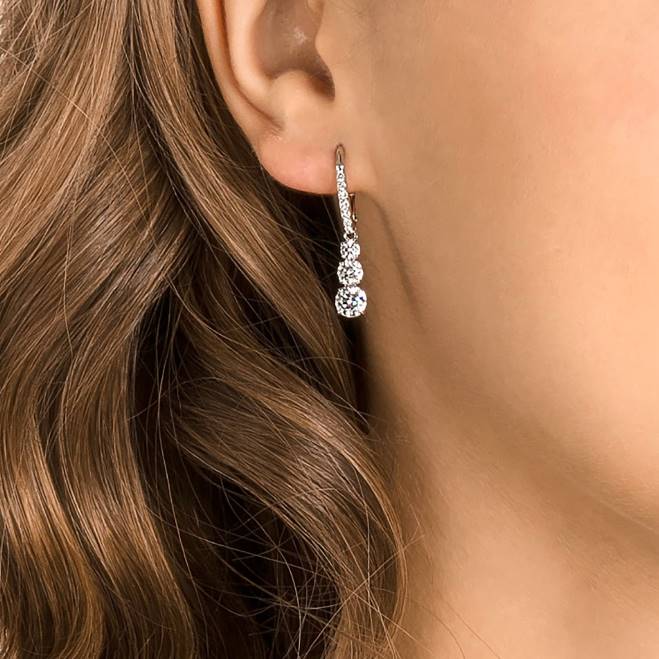 Swarovski DV4B757 gioielleria taglio rotondo, bianco, placcato rodio attirare gli orecchini a cerchio trilogy